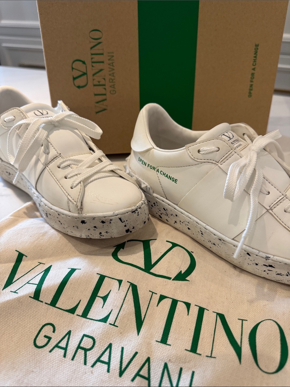 VALENTINO GARAVANI 💚🤍